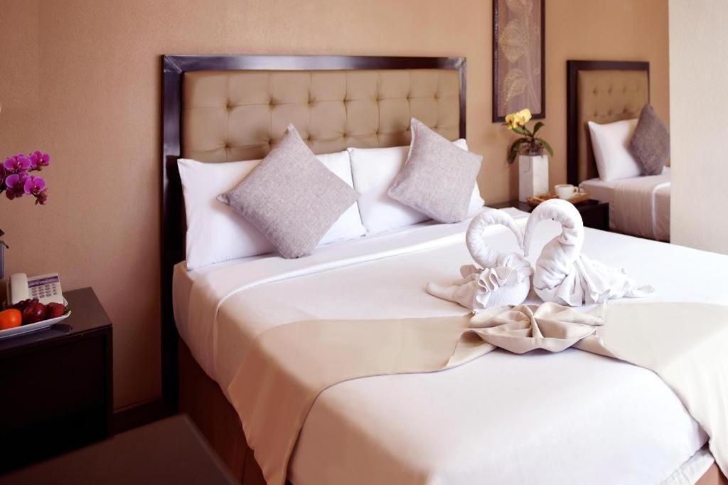 באגויו Aura One Hotel מראה חיצוני תמונה